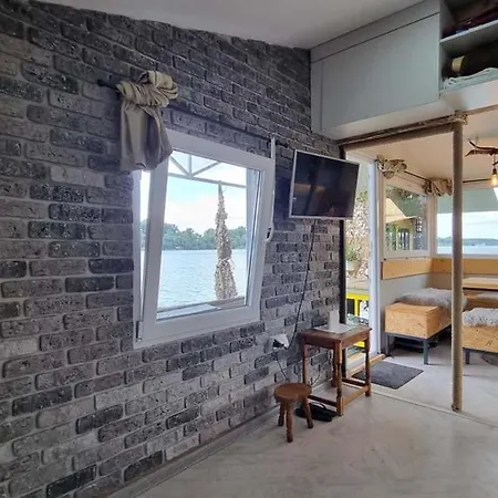 Splav Na Dan Waterhouse Holiday home Belgrade