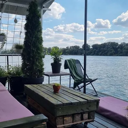 Splav Na Dan Waterhouse Holiday home *