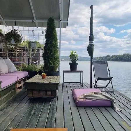 Splav Na Dan Waterhouse Holiday home