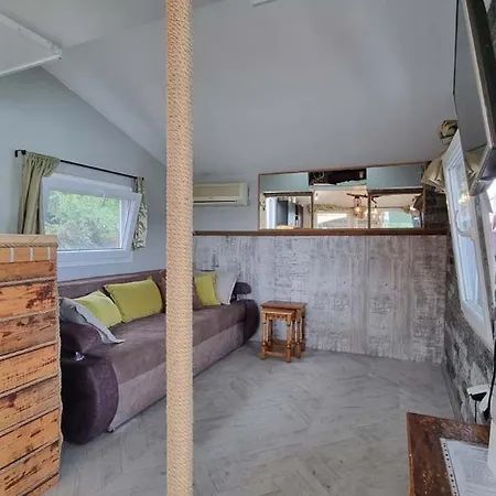 Holiday home Splav Na Dan Waterhouse Belgrade
